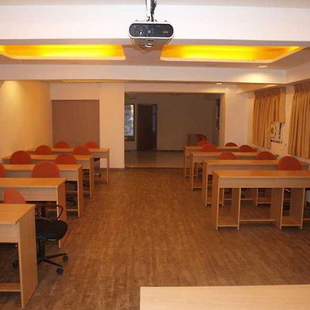 Hotel Maan Residency Ahmedabad Eksteriør billede